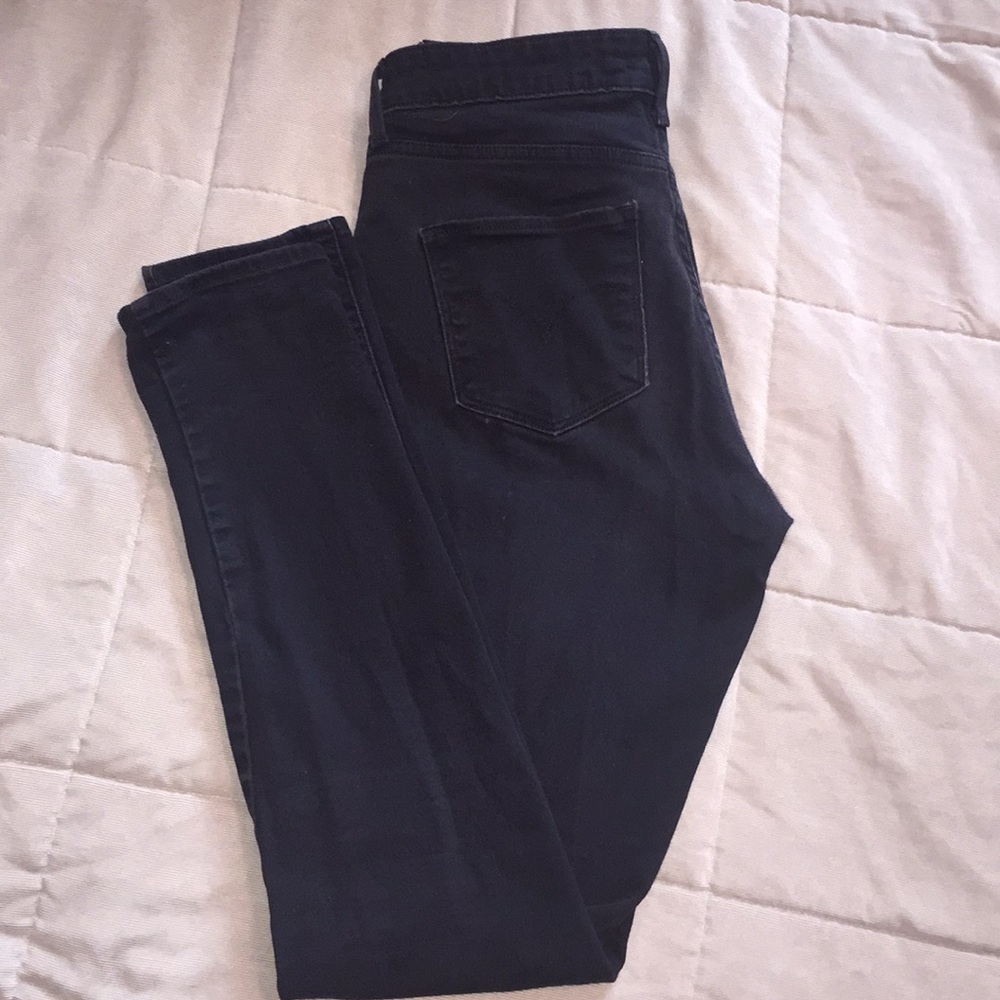 Black Levi’s jeans